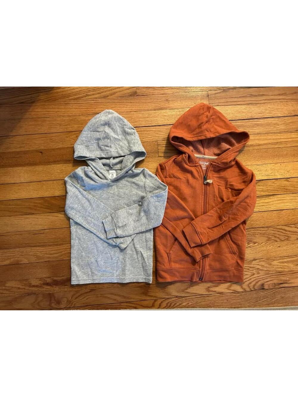 4t/xs size 4 ￼hoodie and hooded shirt